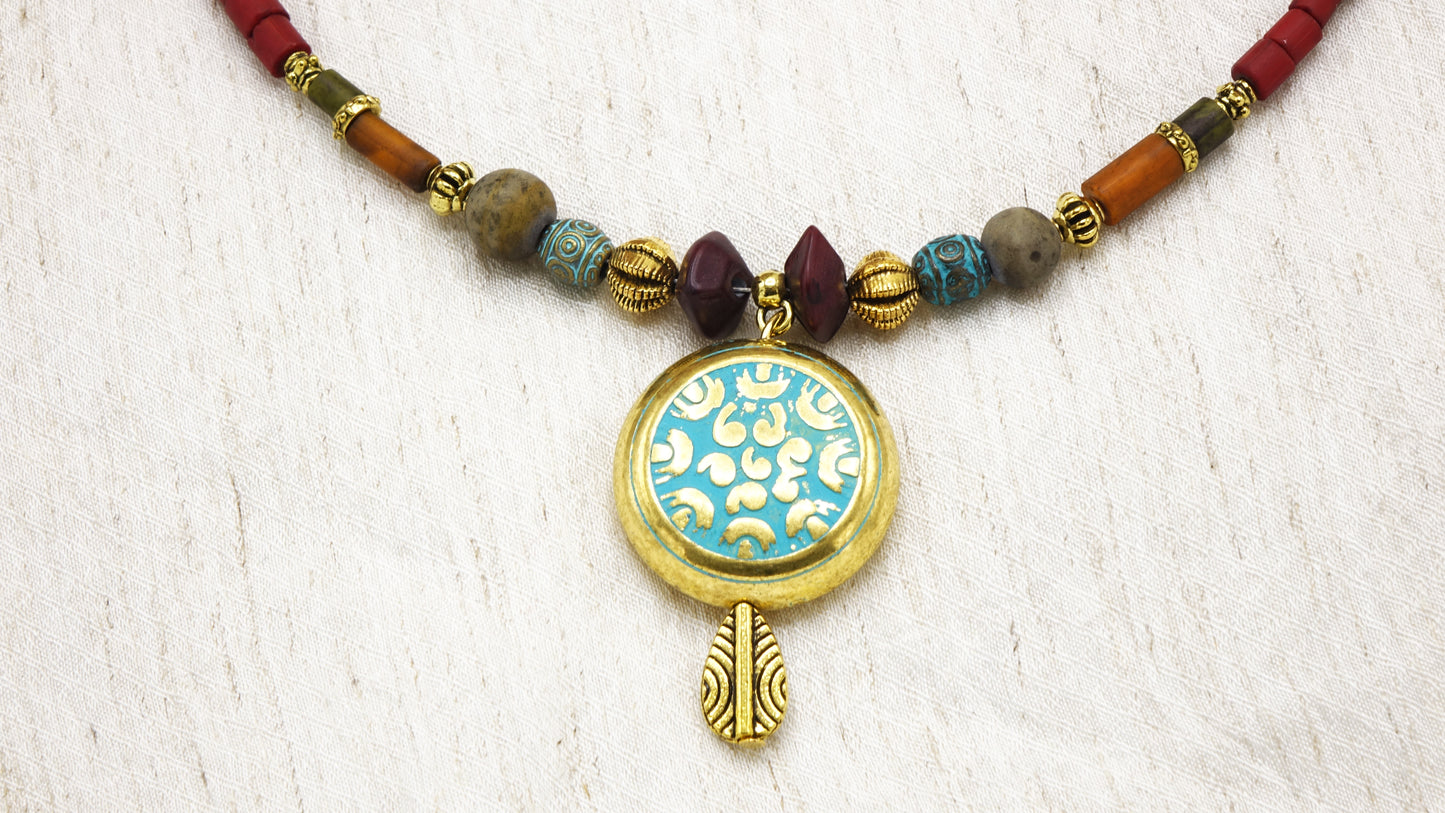 Damask Motif Pendant Necklace