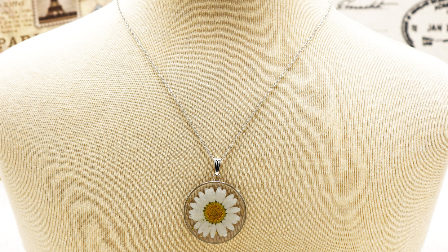 Daisy Pendant Necklace