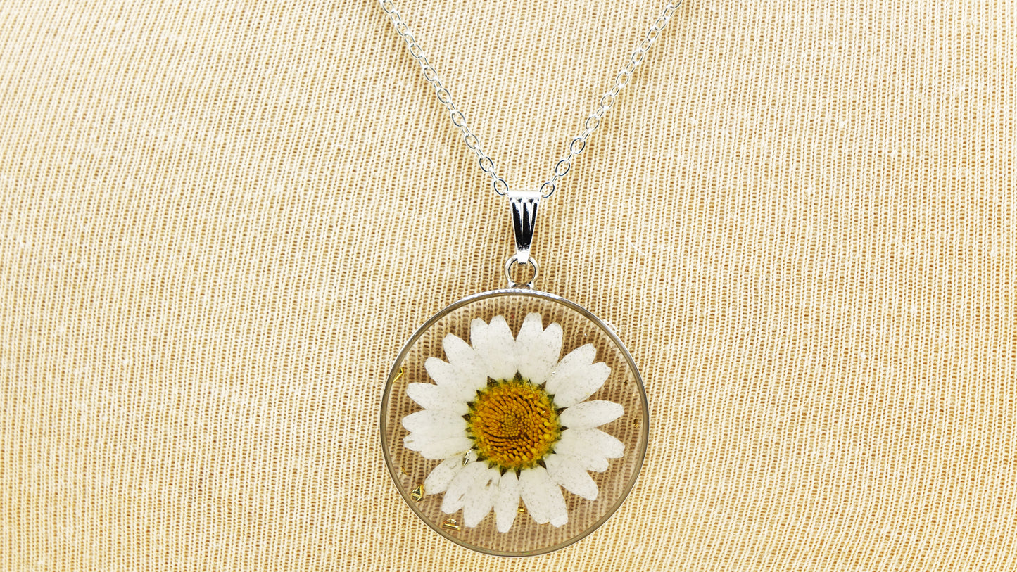 Daisy Pendant Necklace