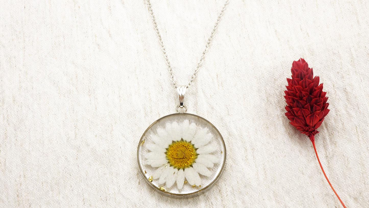 Daisy Pendant Necklace